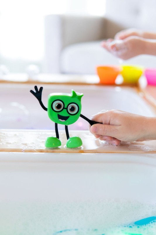 Glo-Pals-Postac-do-kapieli-Pippa-zestaw-z-dwiema-kostkami-polkabubu-5.jpg