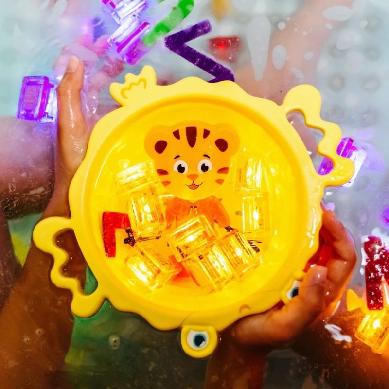 Glo-Pals-Postac-do-kapieli-daniel-zestaw-z-dwiema-kostkami-polkabubu-6.jpg