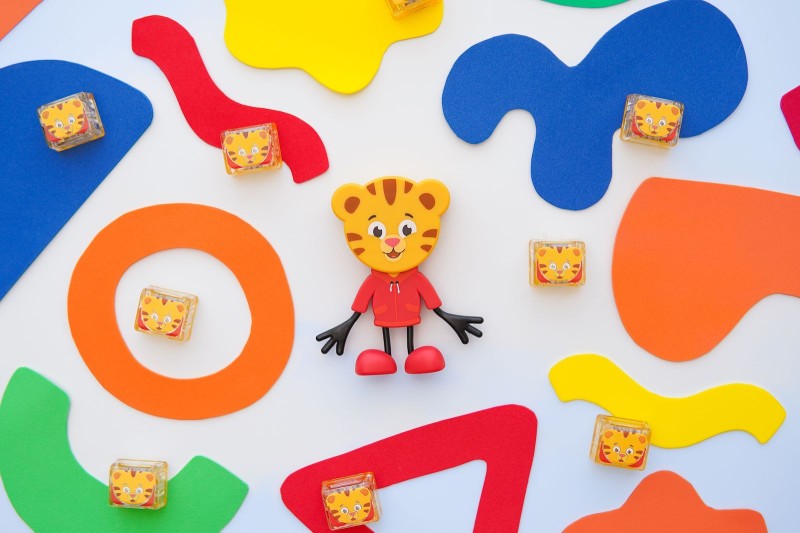 Glo-Pals-Postac-do-kapieli-daniel-zestaw-z-dwiema-kostkami-polkabubu-11.jpg