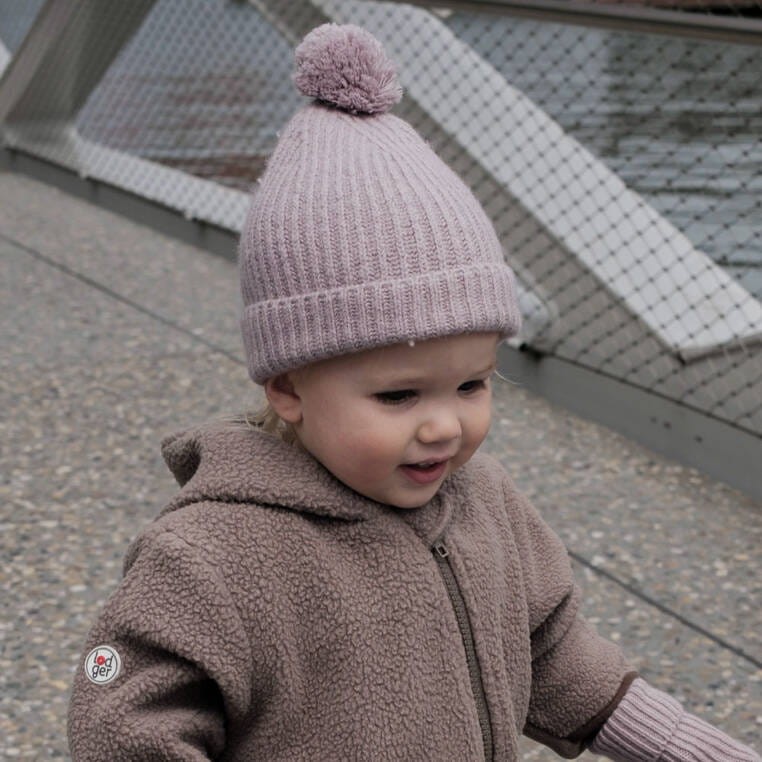 Lodger-Czapeczka-z-welny-merino-100-rozowa-Rose-polkabubu-2.jpg