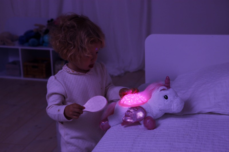 pluszowy-projektor-dla-dzieci-jednorozec-przyjaciel-do-snu-cloud-b-twilight-buddies-polkabubu-3.jpg