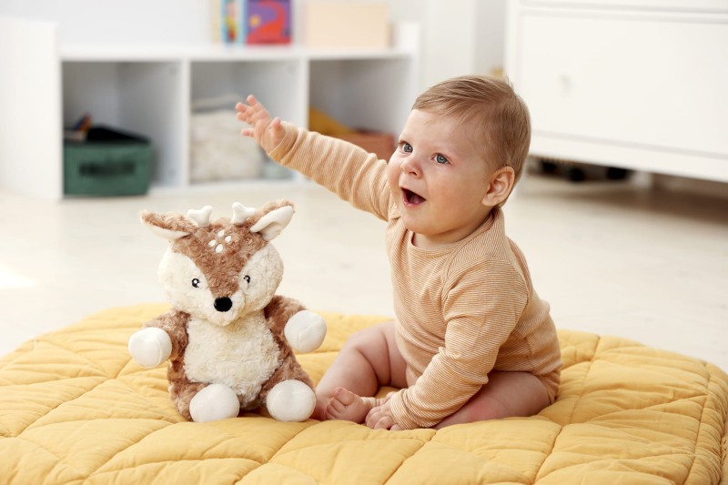 szumiaca-sarenka-z-czujnikiem-ruchu-i-pozytywka-cloud-b-lovelight-buddies-finley-fawn-polkabubu-7.jpg