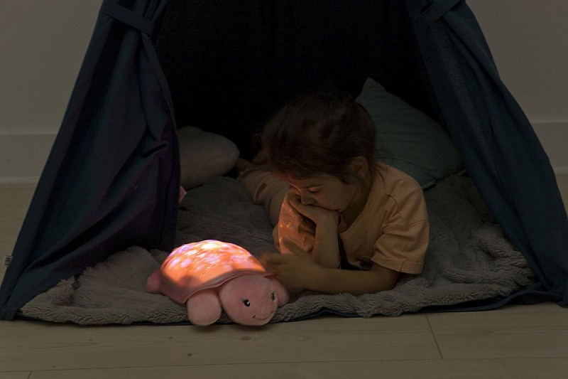cloud-b-projektor-z-pozytywka-zolw-rozowy-twinkling-twilight-turtle-polkabubu-8.jpg