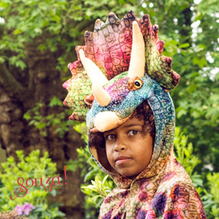 Souza-Kostium-peleryna-z-kapturem-maska-dinozaur-Triceratops-polkabubu-6.jpg