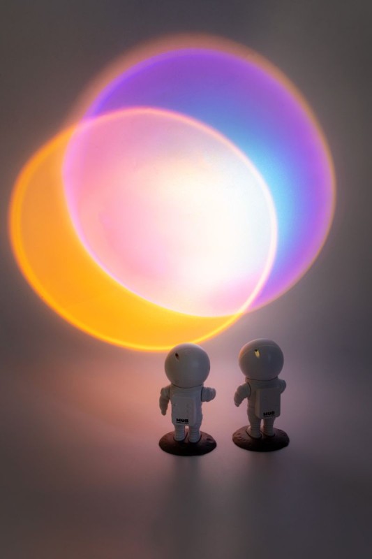 mob-Lampka-projekcyjna-Astronauta-pomaranczowy-zachod-slonca-polkabubu-7.jpg