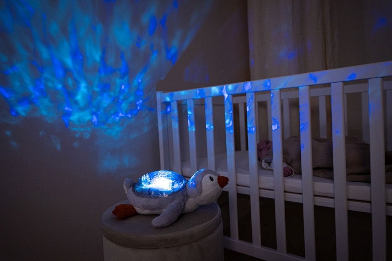 cloud-b-projektor-z-pozytywka-pingwin-eco-tranquil-penguin-polkabubu-2.jpg