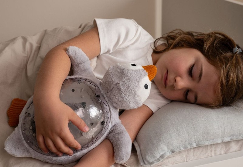 cloud-b-projektor-z-pozytywka-pingwin-eco-tranquil-penguin-polkabubu-5.jpg