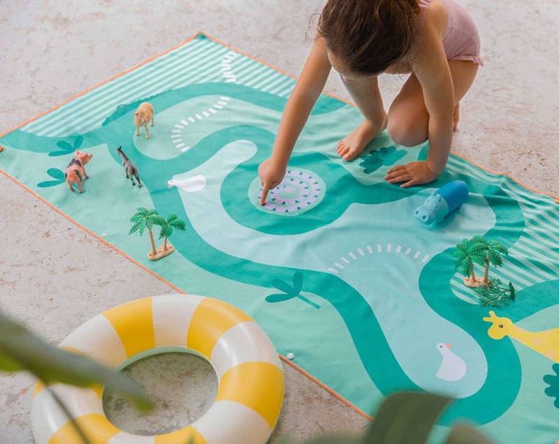 quut-174707-5425031174707-QUUT-Dwustronny-ręcznik-plażowy-PlayTowels-L-180-100-cm-Safari- (5)-polkabubu.jpg