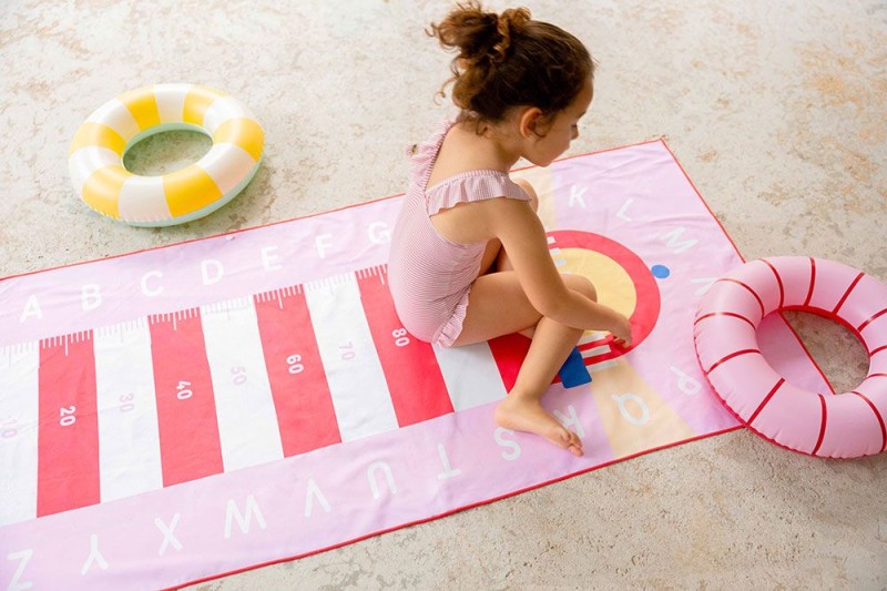 quut-174820-5425031174820-QUUT-Dwustronny-ręcznik-plażowy-PlayTowels-L-180-100-cm-Lighthouse-Cherry- (6)-polkabubu.jpg