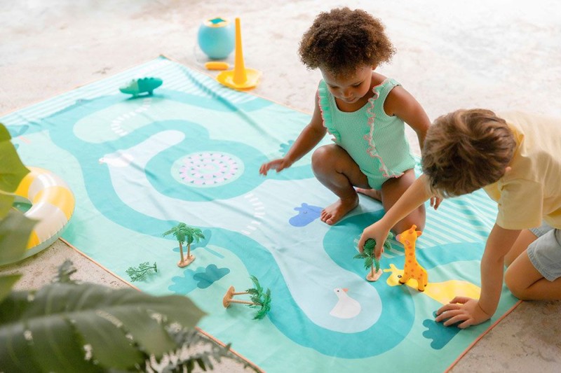 quut-174943-5425031174943-QUUT-Dwustronny-ręcznik-plażowy-PlayTowels-XL-180-180-cm-Safari- (4)-polkabubu.jpg