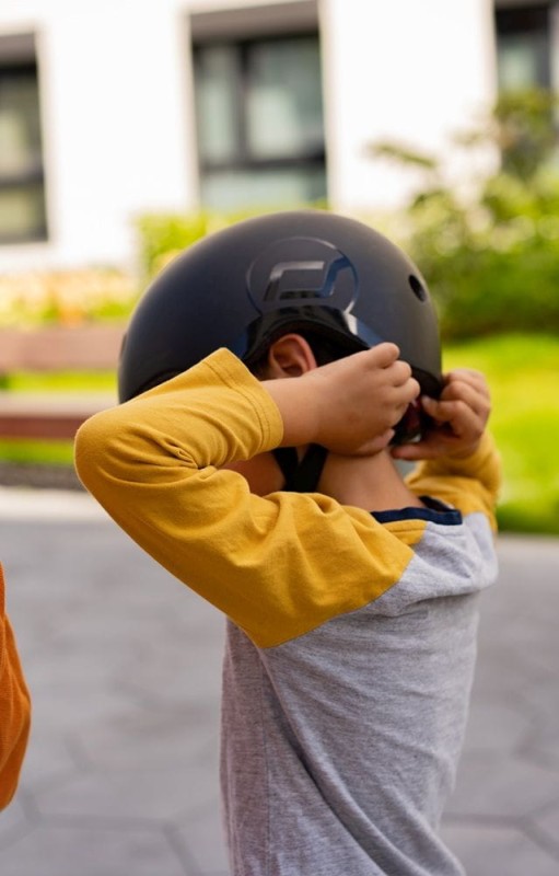 9120133000492-S00049-9120133000478-S00047-SCOOTANDRIDE-Kask-dla-dzieci-black- (6).jpg