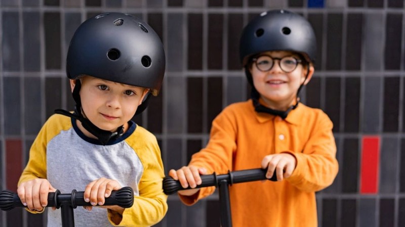 9120133000492-S00049-9120133000478-S00047-SCOOTANDRIDE-Kask-dla-dzieci-black- (7).jpg
