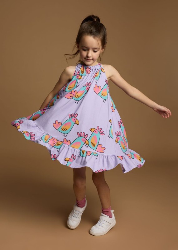 Dziewczynka w sukience Bow Dress VIOLET PARROTS – stylizacja na co dzień