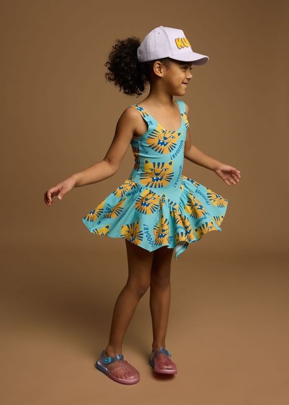 Dziewczynka w sukience Balerina Dress BLUE TIGERS – stylizacja na letni dzień