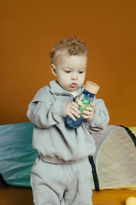Butelka Sensoryczna MOVE SPIRALA niebieska 3m+ Petit Boum – Zabawka uspokajająca