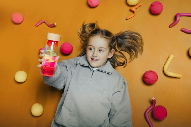 Butelka Sensoryczna MOVE SPIRALA różowa 3m+ Petit Boum – Zabawka relaksująca