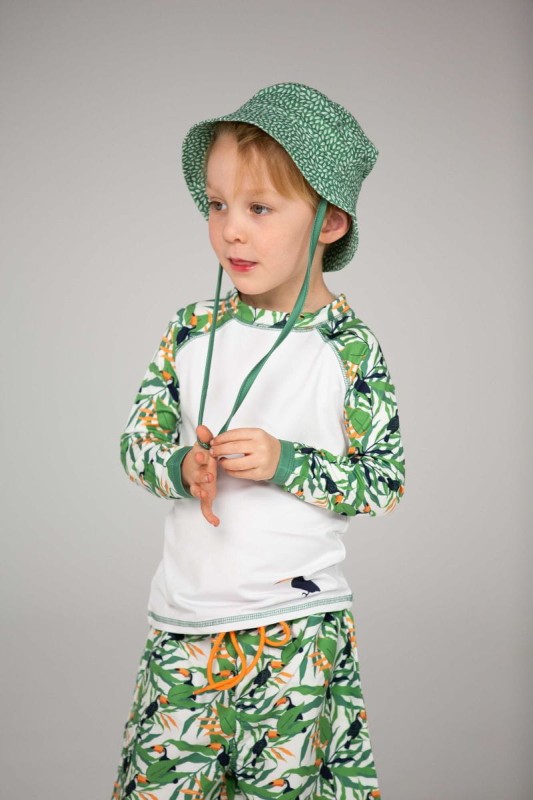 Letnia stylizacja Ducksday – boardshorts Toucan i koszulka UV