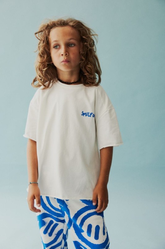 Stylowy t-shirt dziecięcy z krótkim rękawem i pozytywnym przesłaniem