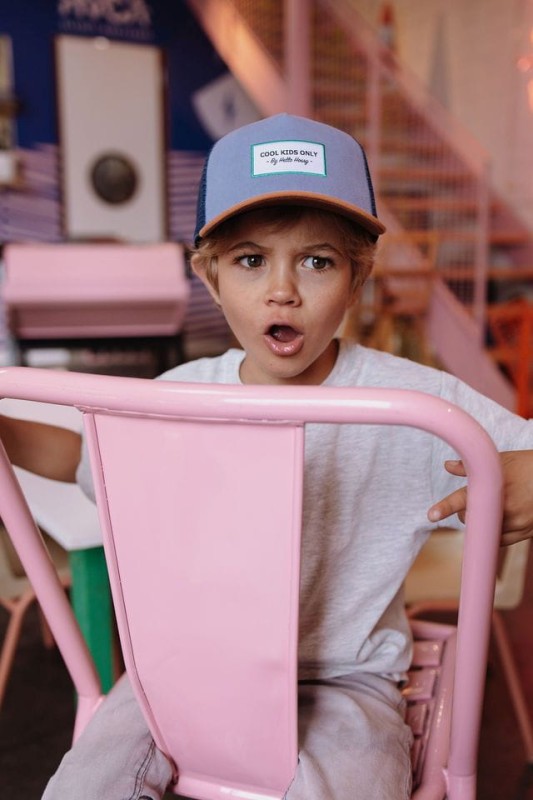 Czapka z daszkiem Hello Hossy Mini Marine – granatowa z czerwonym akcentem