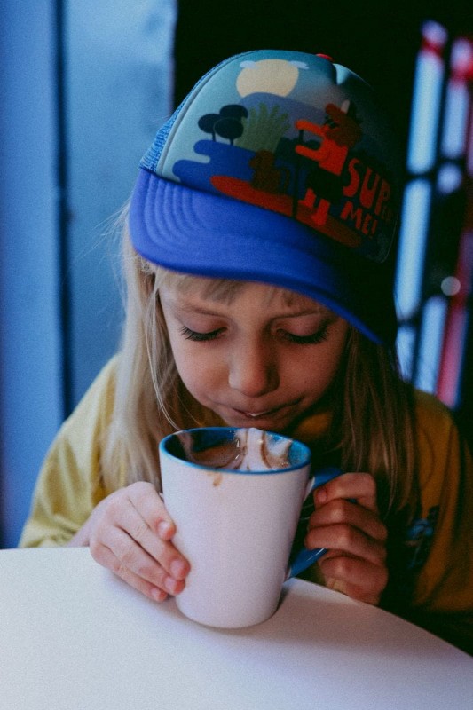 Zabawna przypinka do czapki dziecięcej Super Me Blue Small Kids Cap DASHKI – personalizuj swój daszek