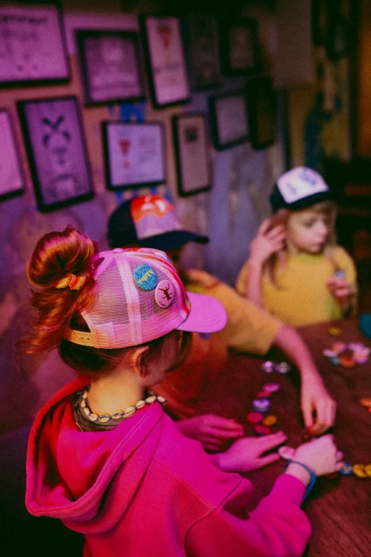 Czapka dziecięca z przypinką i otworem na kucyk Ice Cream