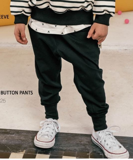Spodnie dziecięce BOOSO 219 BLACK BUTTON w kolorze czarnym