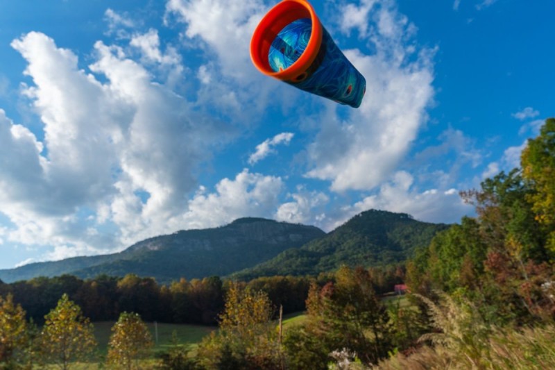 Lekka rzutka Waboba® Airlyft w kolorze Blurry Flame w locie