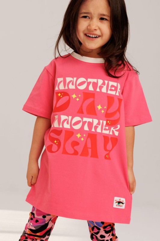 Dziecięcy T-shirt Hey Popinjay! w kolorze różowym z napisem SLAY