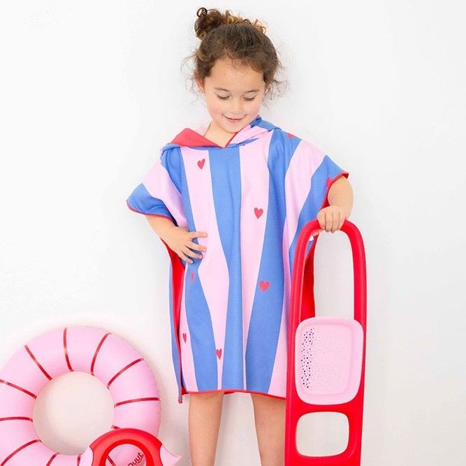 Praktyczne poncho dziecięce z mikrofibry – Quut Cherry
