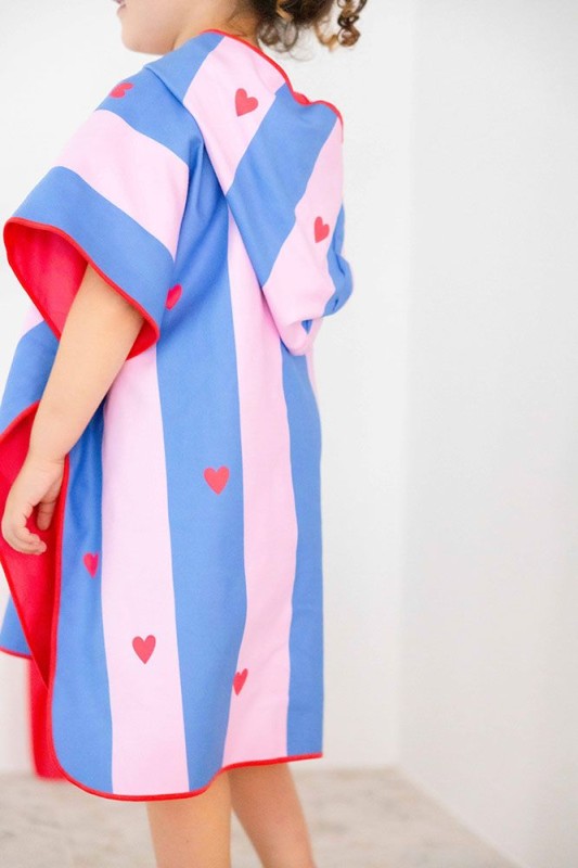 Miękkie i szybkoschnące poncho dziecięce Cherry