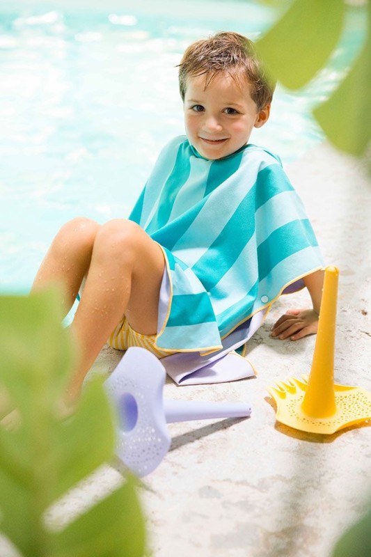 Kolorowe poncho kąpielowe Quut na plażę i basen