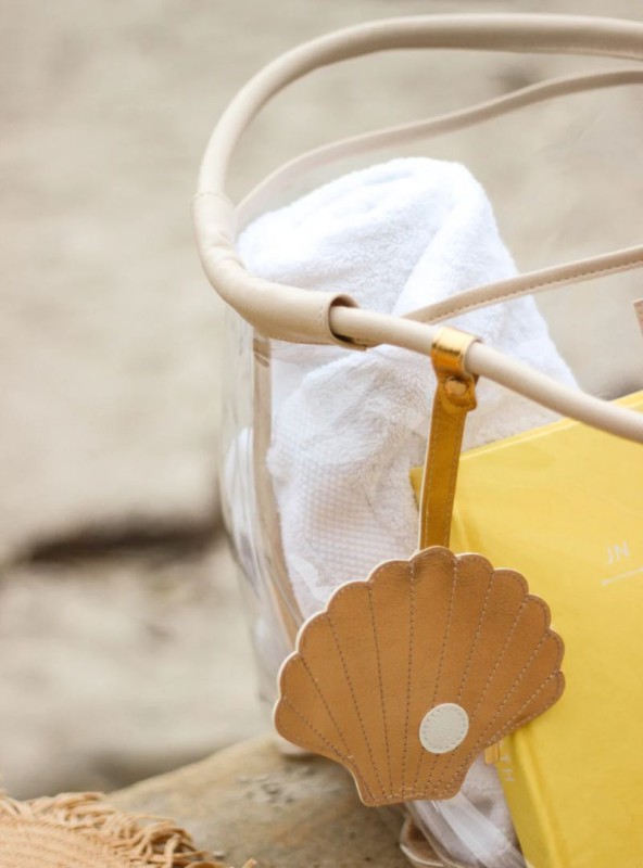 Niebieska torba typu sling na plażę – przeznaczona dla rodzin