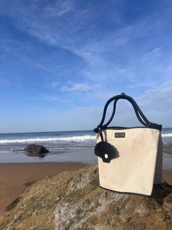 Elegancka torba na plażę z portmonetką w kształcie muszelki