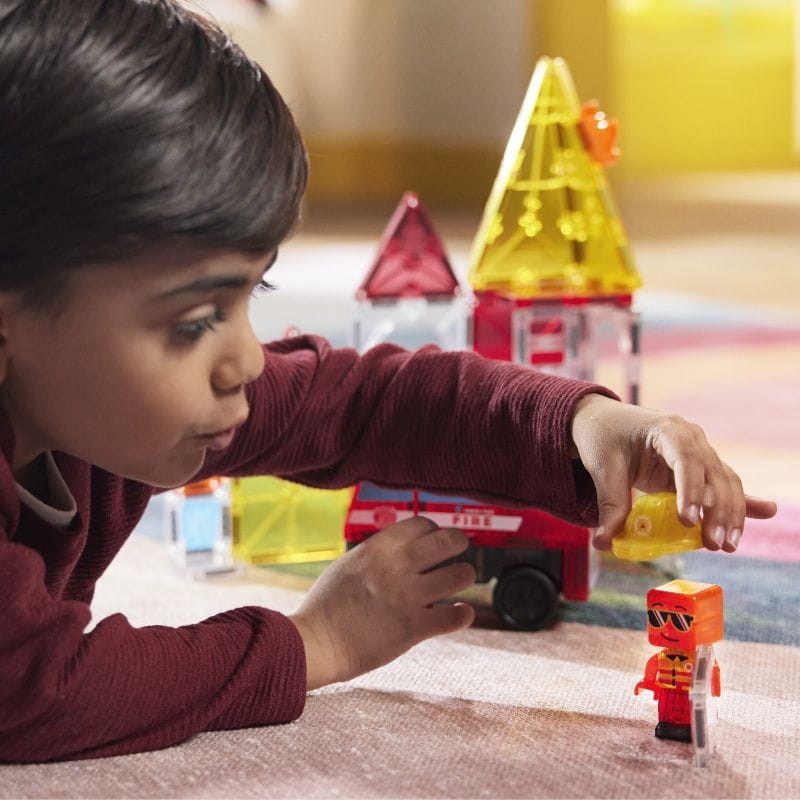 Klocki magnetyczne MAGNA-TILES Fire Rescue z figurką strażaka i akcesoriami ratunkowymi