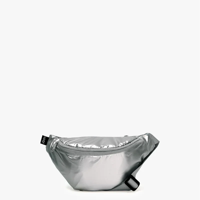 Detal srebrnej, metalicznej powierzchni nerki METALLIC Silver LOQI