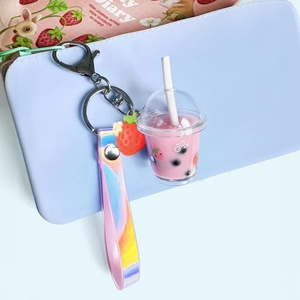 Miniaturowy kubeczek Bubble Tea z truskawką