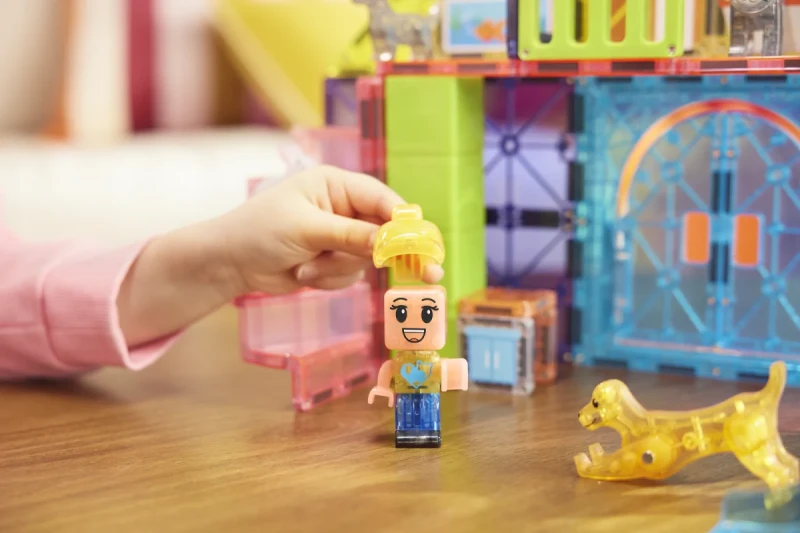 Budowanie domku dla zwierzaków z Magna-Tiles