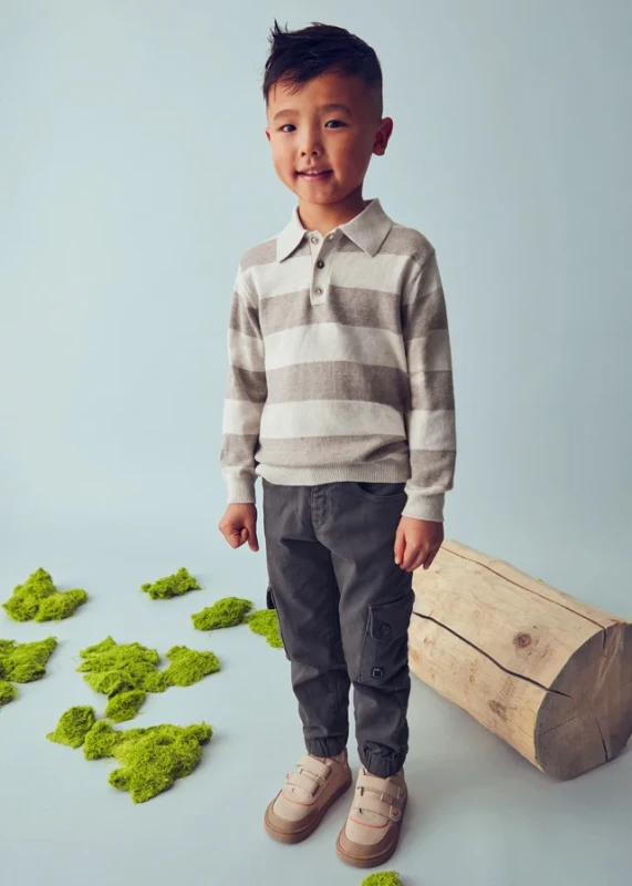 Stylowy sweter polo dla chłopca Mayoral z recyklingowanym poliamidem