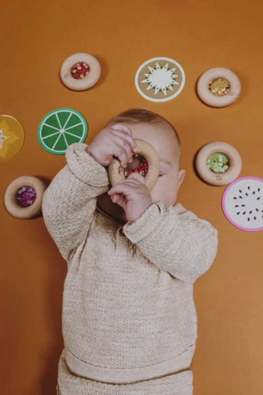 Naturalna grzechotka z kolekcji Donuts Pomidorki