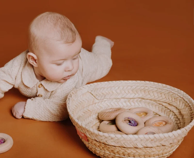 Koszyk na zabawki sensoryczne Petit Boum