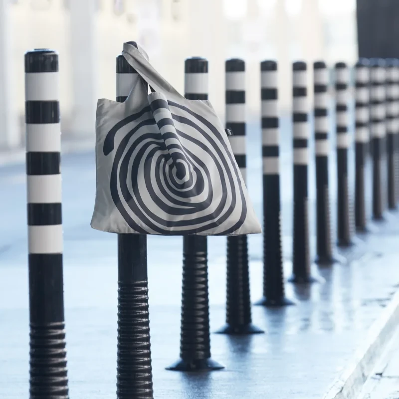 Torba LOQI z motywem spirali Louise Bourgeois