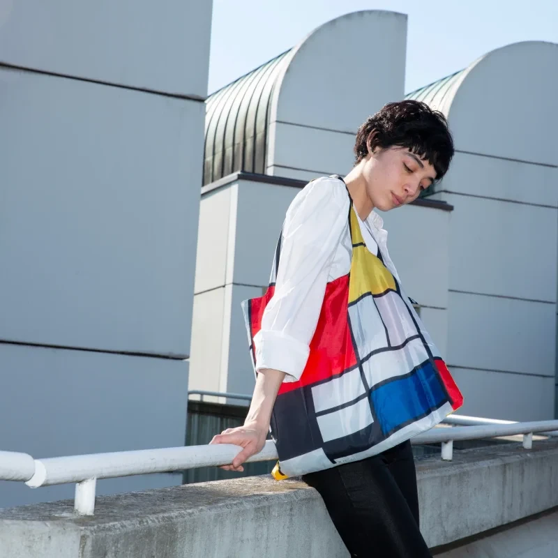 wodoodporna torba LOQI z nadrukiem Mondrian