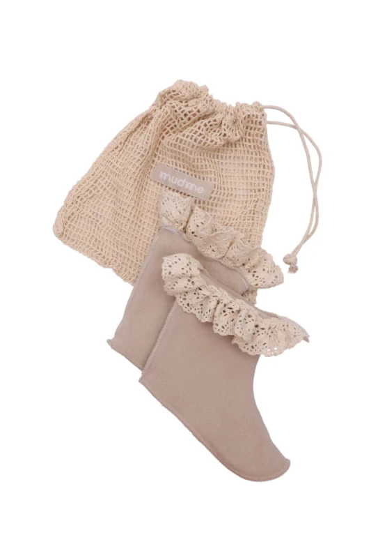 Ocieplacze do kaloszy mudme Limited Collection Pearl z koronką – widok z przodu