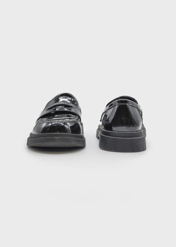 Eleganckie buty dla dziewczynki Mayoral czarne klasyczne mokasyny
