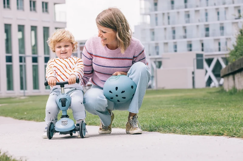 HWK1---STEEL---SEAT---BOY+MOM02_1000px_72dpi.webp