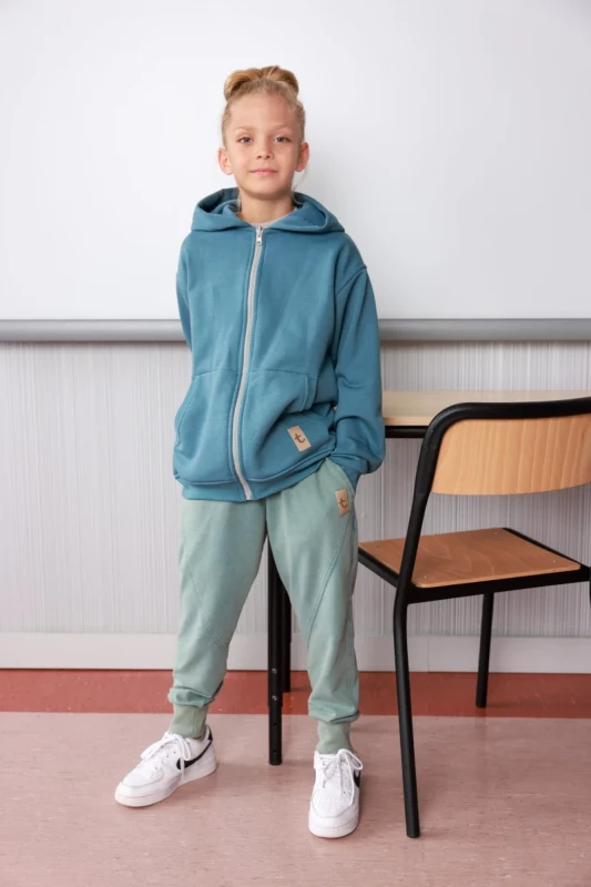 Polskie spodnie dziecięce TUSS Classic Ice Blue – efekt sprania