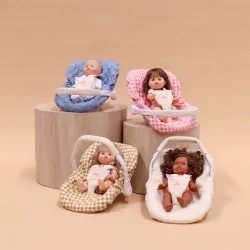Tiny Harlow fotelik do autka dla lalek Strawberry