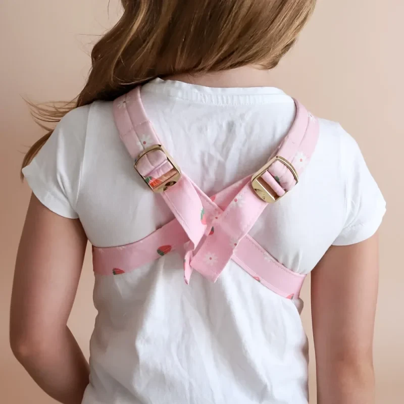 Stylowe nosidełko dla lalek Strawberry do zabawy Tiny Harlow