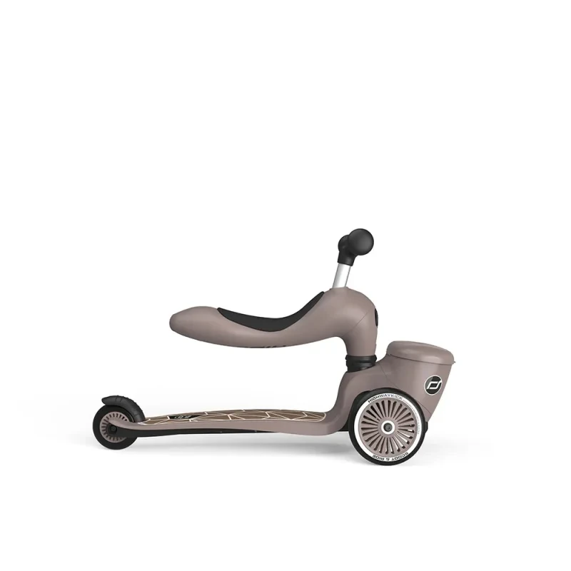 4897033966054-96605-SCOOTANDRIDE-Highwaykick-1-Lifestyle-2w1-Jezdzik-i-hulajnoga-z-zamykanym-schowkiem-1-5-lat-Brown-Lines-(18).webp