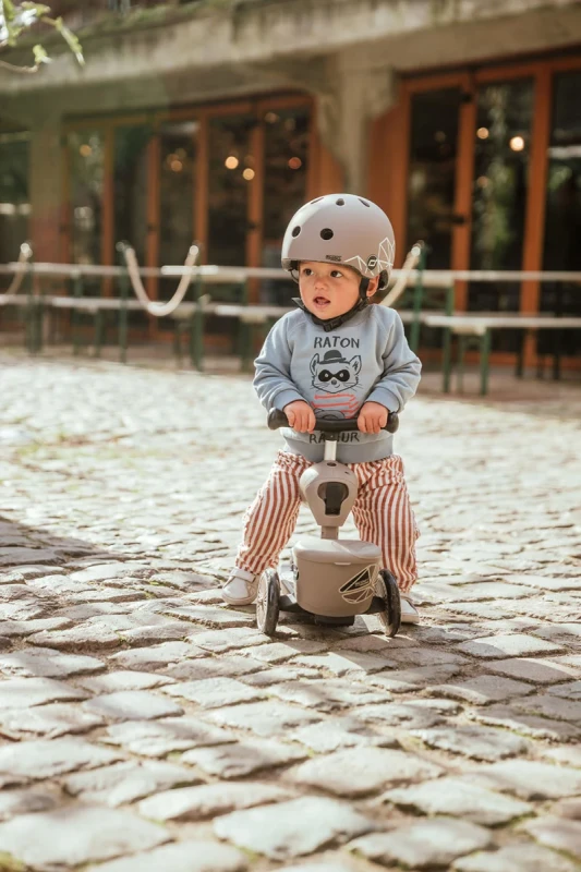 4897033966054-96605-SCOOTANDRIDE-Highwaykick-1-Lifestyle-2w1-Jezdzik-i-hulajnoga-z-zamykanym-schowkiem-1-5-lat-Brown-Lines-(36).webp